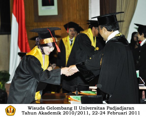 wisuda-fakultas-hukum-s1-dan-s2-oleh-rektor_130