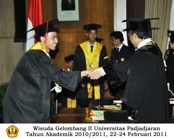 wisuda-fakultas-hukum-s1-dan-s2-oleh-rektor_132