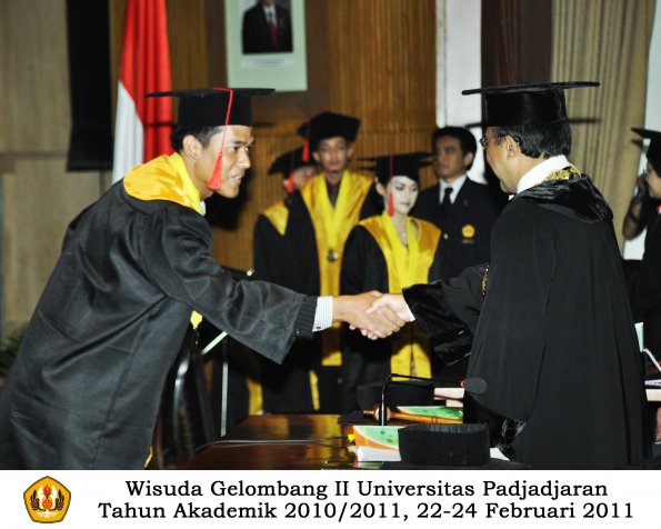 wisuda-fakultas-hukum-s1-dan-s2-oleh-rektor_133