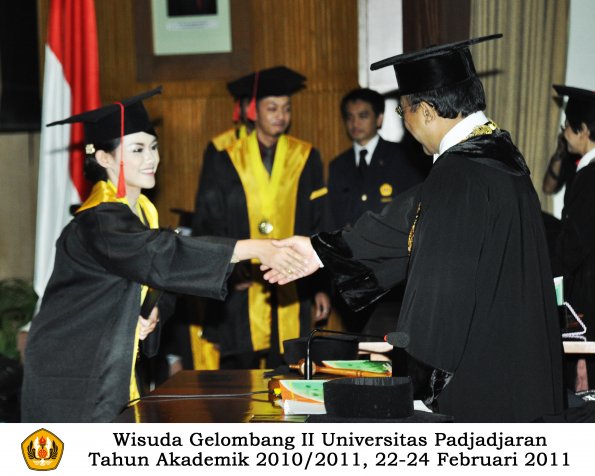 wisuda-fakultas-hukum-s1-dan-s2-oleh-rektor_134