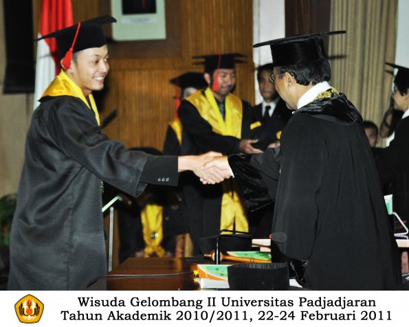 wisuda-fakultas-hukum-s1-dan-s2-oleh-rektor_135