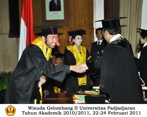 wisuda-fakultas-hukum-s1-dan-s2-oleh-rektor_136