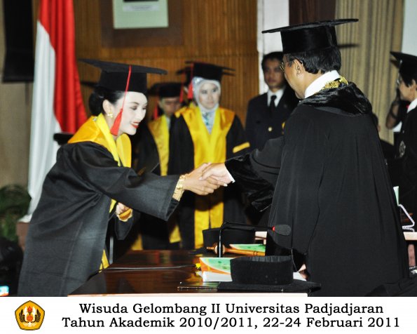 wisuda-fakultas-hukum-s1-dan-s2-oleh-rektor_137