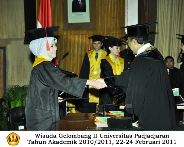 wisuda-fakultas-hukum-s1-dan-s2-oleh-rektor_138