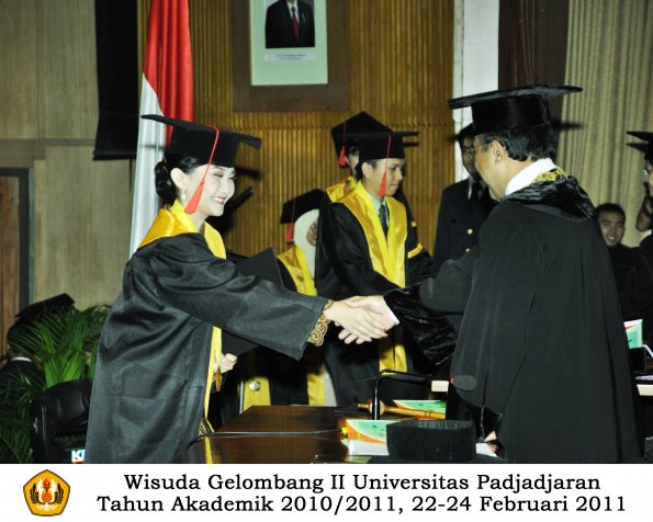 wisuda-fakultas-hukum-s1-dan-s2-oleh-rektor_139