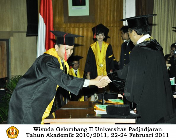 wisuda-fakultas-hukum-s1-dan-s2-oleh-rektor_140