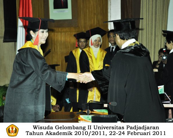 wisuda-fakultas-hukum-s1-dan-s2-oleh-rektor_142