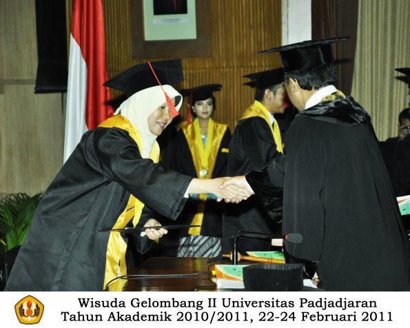 wisuda-fakultas-hukum-s1-dan-s2-oleh-rektor_143