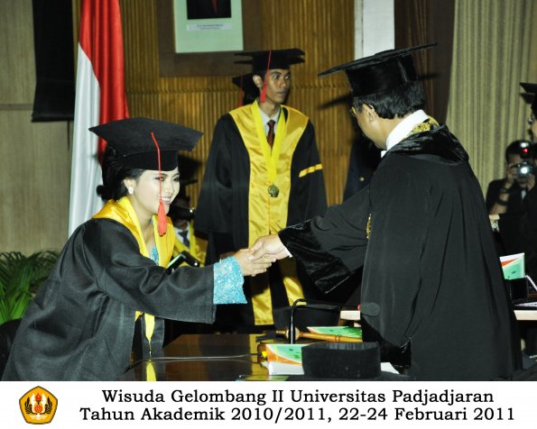 wisuda-fakultas-hukum-s1-dan-s2-oleh-rektor_145