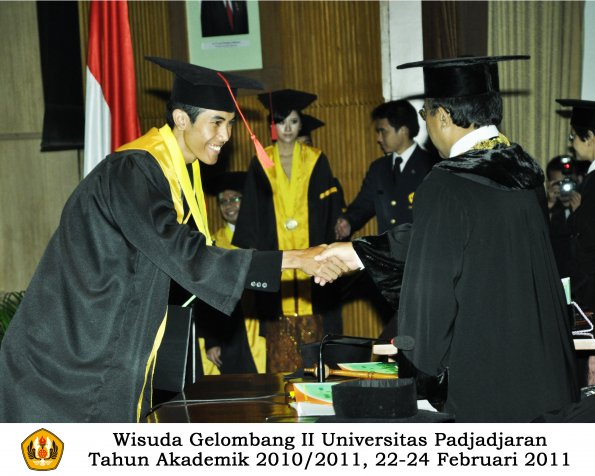 wisuda-fakultas-hukum-s1-dan-s2-oleh-rektor_146