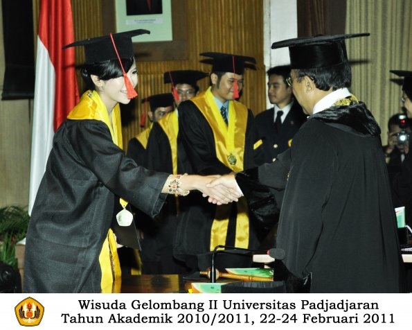 wisuda-fakultas-hukum-s1-dan-s2-oleh-rektor_147