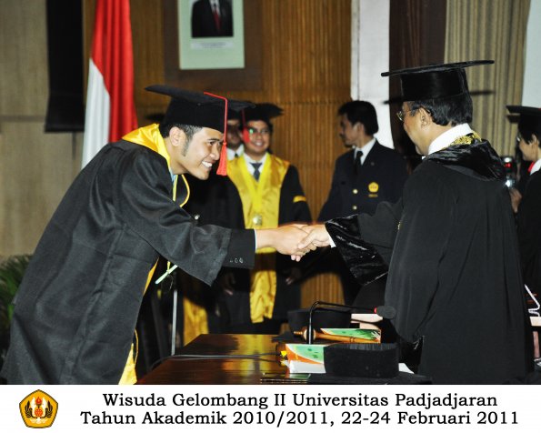 wisuda-fakultas-hukum-s1-dan-s2-oleh-rektor_148