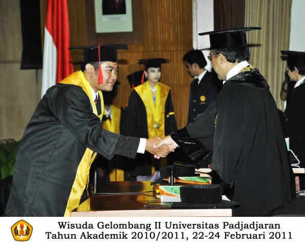 wisuda-fakultas-hukum-s1-dan-s2-oleh-rektor_150