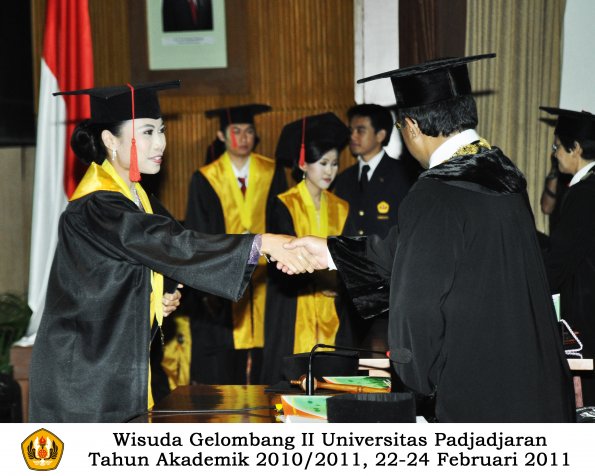 wisuda-fakultas-hukum-s1-dan-s2-oleh-rektor_151