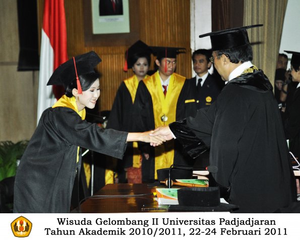 wisuda-fakultas-hukum-s1-dan-s2-oleh-rektor_152