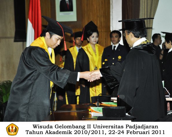 wisuda-fakultas-hukum-s1-dan-s2-oleh-rektor_153