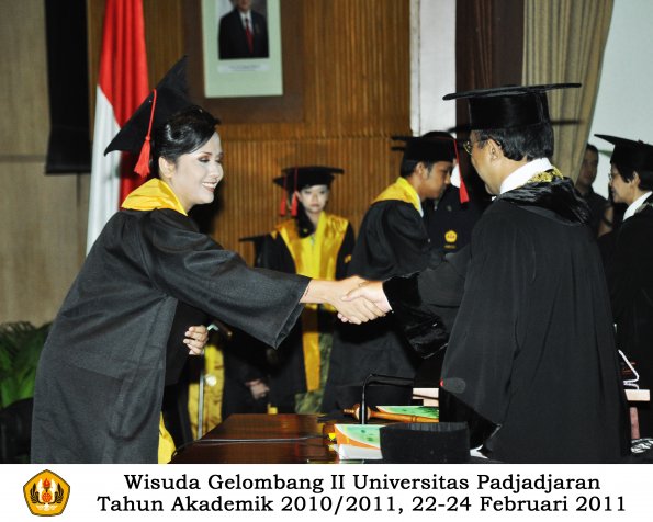 wisuda-fakultas-hukum-s1-dan-s2-oleh-rektor_154