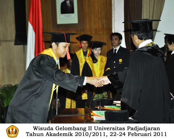 wisuda-fakultas-hukum-s1-dan-s2-oleh-rektor_155