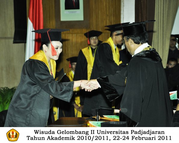 wisuda-fakultas-hukum-s1-dan-s2-oleh-rektor_158