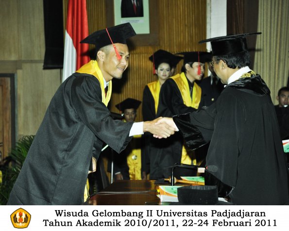 wisuda-fakultas-hukum-s1-dan-s2-oleh-rektor_159