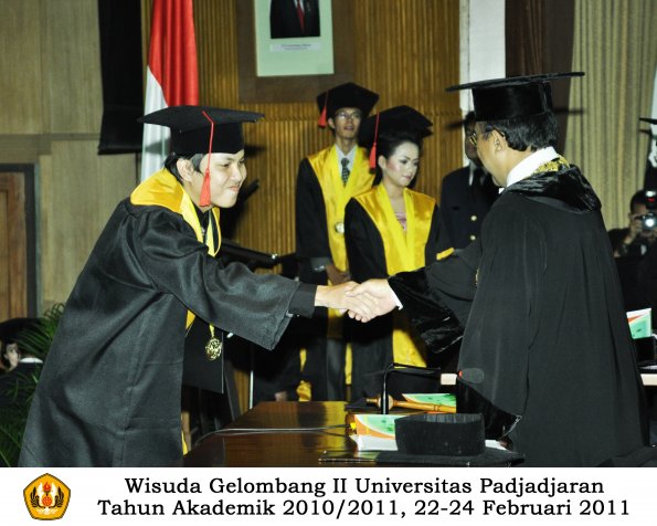 wisuda-fakultas-hukum-s1-dan-s2-oleh-rektor_160