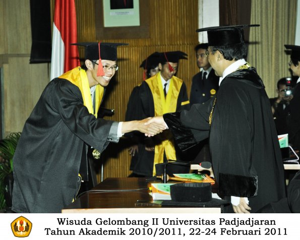 wisuda-fakultas-hukum-s1-dan-s2-oleh-rektor_162