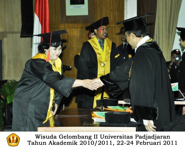 wisuda-fakultas-hukum-s1-dan-s2-oleh-rektor_164