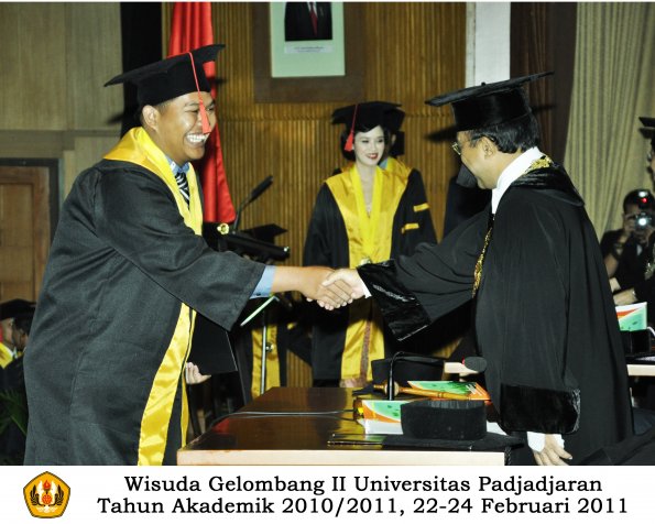 wisuda-fakultas-hukum-s1-dan-s2-oleh-rektor_165