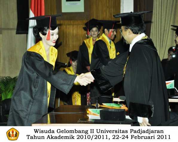 wisuda-fakultas-hukum-s1-dan-s2-oleh-rektor_166