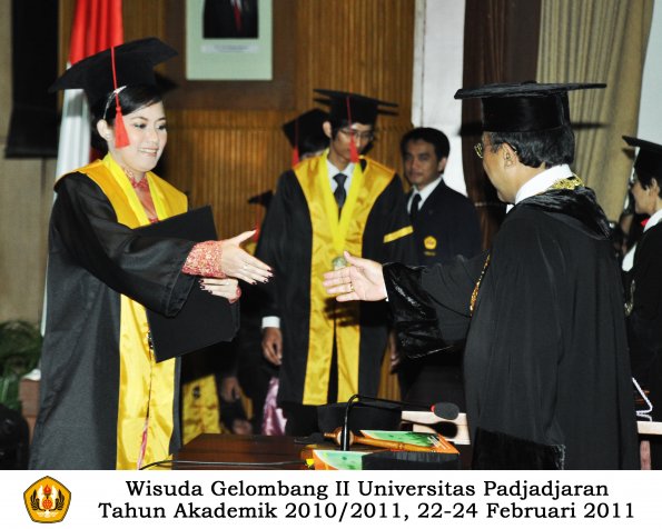 wisuda-fakultas-hukum-s1-dan-s2-oleh-rektor_168