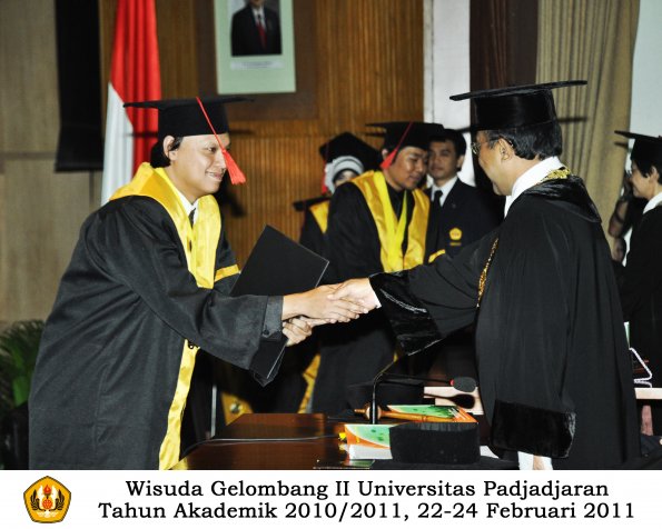 wisuda-fakultas-hukum-s1-dan-s2-oleh-rektor_171