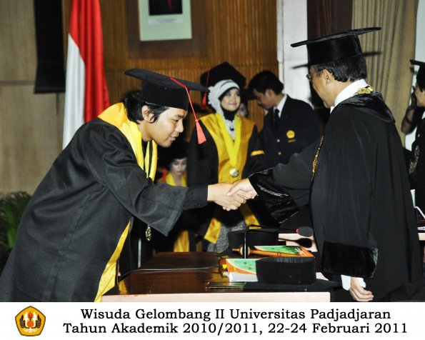 wisuda-fakultas-hukum-s1-dan-s2-oleh-rektor_172