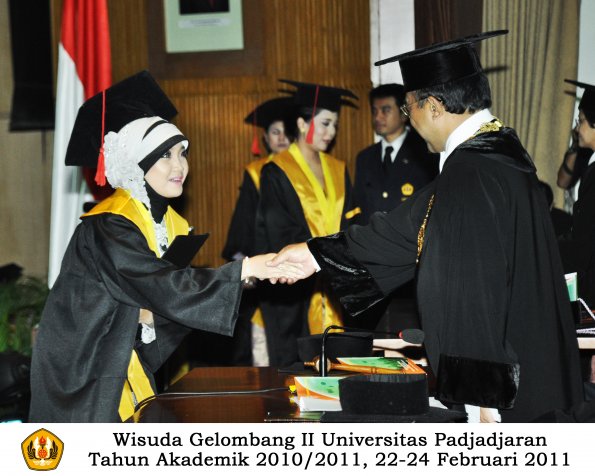 wisuda-fakultas-hukum-s1-dan-s2-oleh-rektor_173
