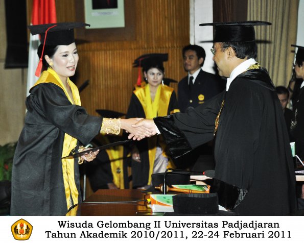 wisuda-fakultas-hukum-s1-dan-s2-oleh-rektor_174