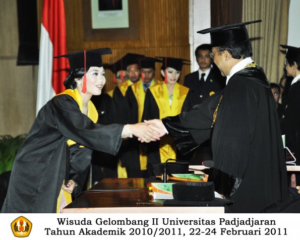 wisuda-fakultas-hukum-s1-dan-s2-oleh-rektor_176