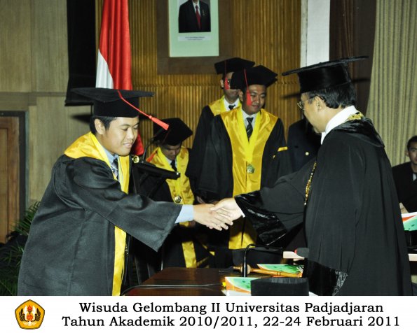 wisuda-fakultas-hukum-s1-dan-s2-oleh-rektor_178