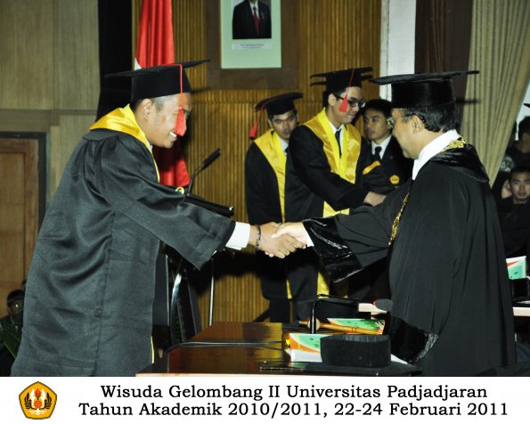 wisuda-fakultas-hukum-s1-dan-s2-oleh-rektor_179