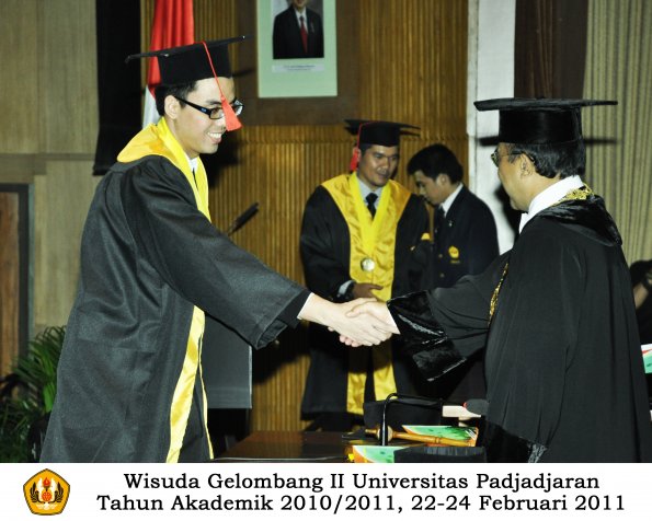 wisuda-fakultas-hukum-s1-dan-s2-oleh-rektor_180