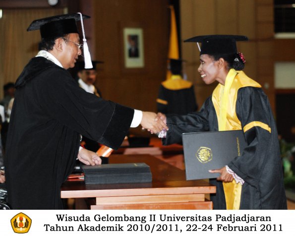 wisuda-fkg-sp-profesi-s1-oleh-dekan_054-copy