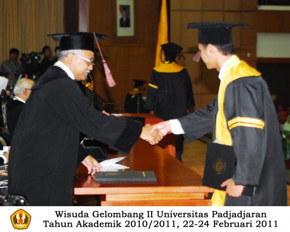 wisuda-fapet-s1-oleh-dekan-030