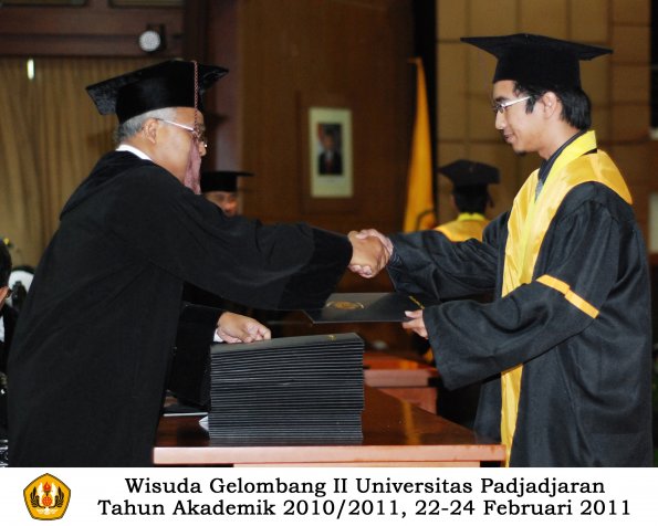 wisuda-fapet-s1-oleh-dekan-033