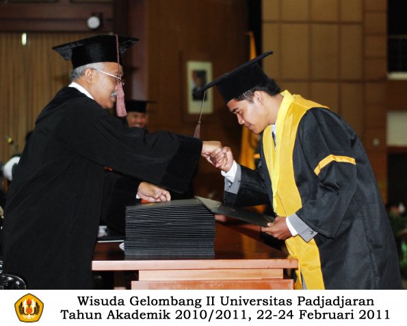 wisuda-fapet-s1-oleh-dekan-036