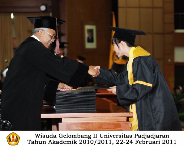 wisuda-fapet-s1-oleh-dekan-040