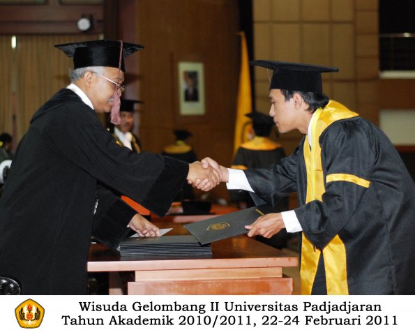 wisuda-fapet-s1-oleh-dekan-047