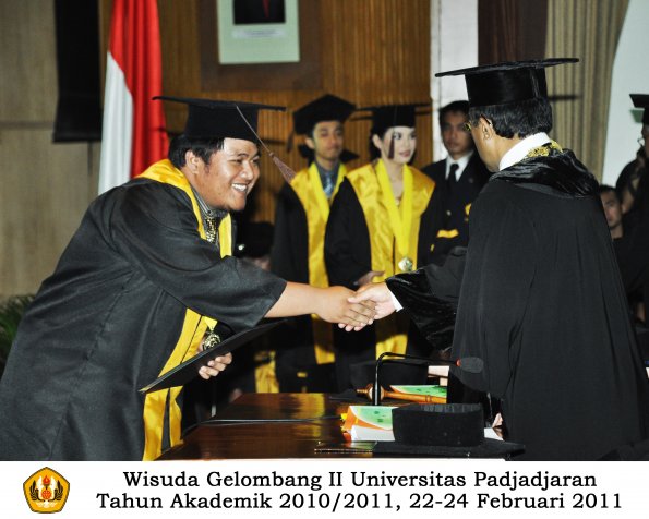 wisuda-fapet-s1-oleh-rektor-017