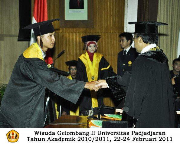 wisuda-fapet-s1-oleh-rektor-027