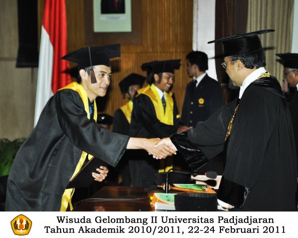 wisuda-fapet-s1-oleh-rektor-028