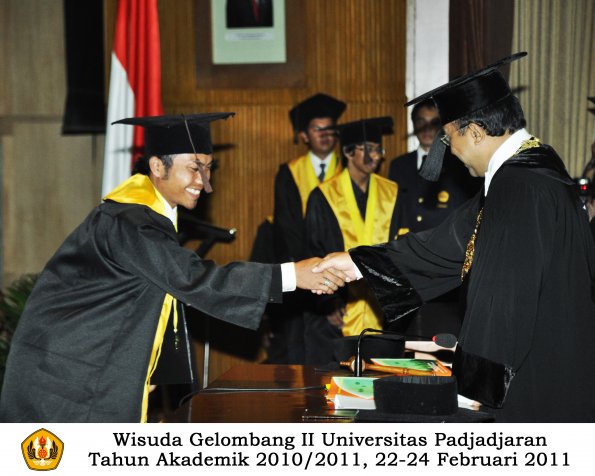 wisuda-fapet-s1-oleh-rektor-030