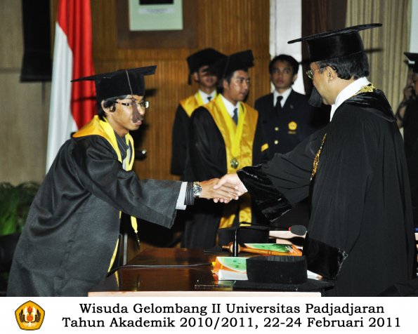 wisuda-fapet-s1-oleh-rektor-032