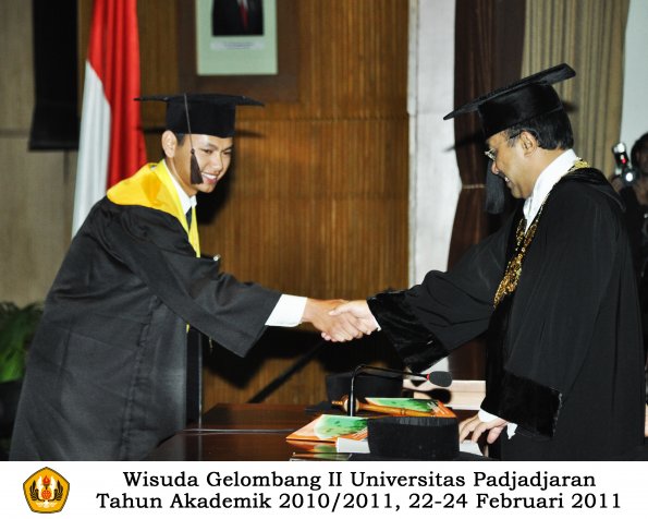 wisuda-fapet-s1-oleh-rektor-036